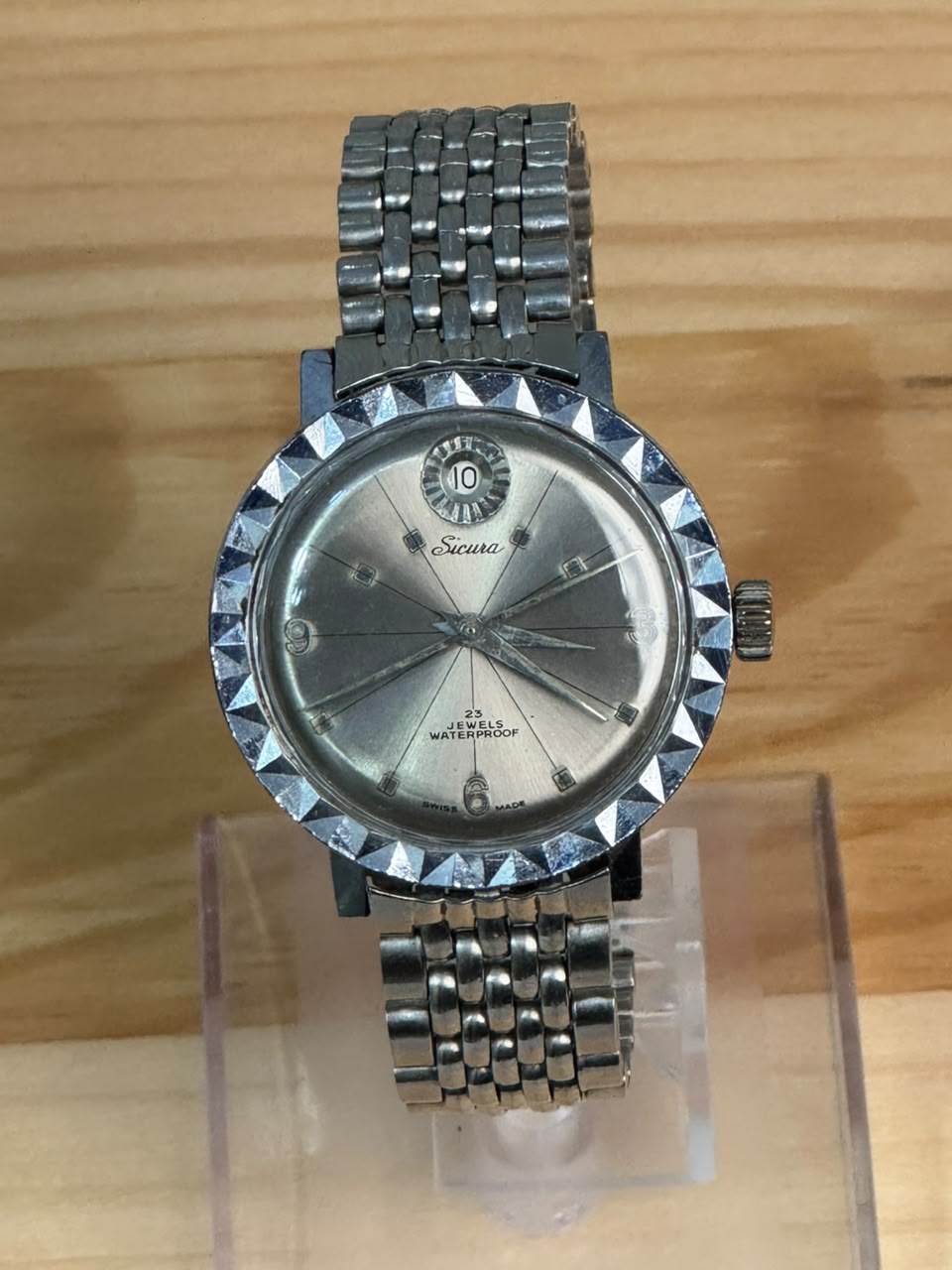 Vintage 1970s Sicura Faceted Bezel